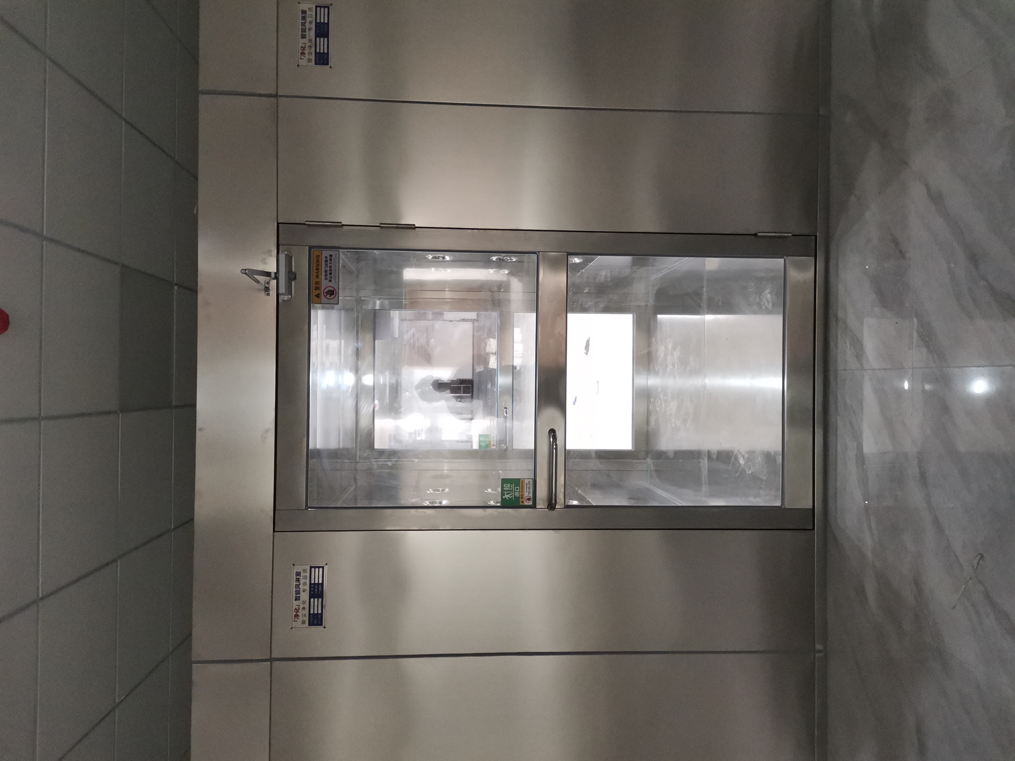 山西捌客食品有限責(zé)任公司風(fēng)淋室安裝